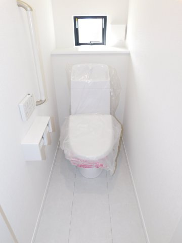 名古屋市緑区兵庫２丁目の新築一戸建のトイレ|◇トイレ◇　　温水洗浄便座　リモコンパネル付き　