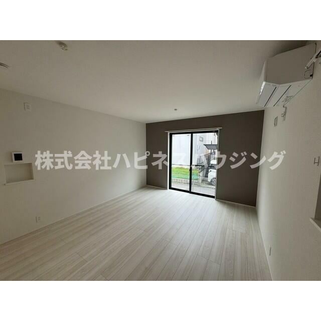 Ｓｕｍａｉ－ｔｏ柏市新逆井０２(スマイートカシワシシンサカサイゼロニ)の居間・リビング