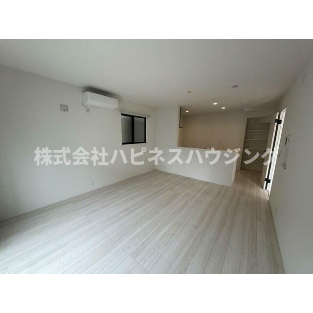 Ｓｕｍａｉ－ｔｏ柏市新逆井０２(スマイートカシワシシンサカサイゼロニ)の居間・リビング