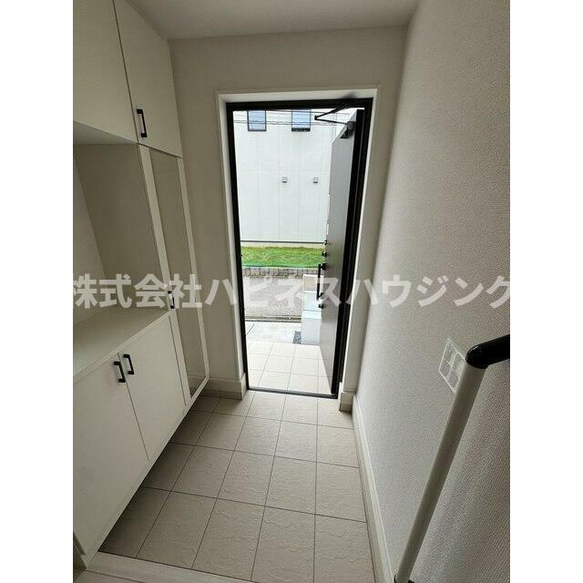 Ｓｕｍａｉ－ｔｏ柏市新逆井０２(スマイートカシワシシンサカサイゼロニ)の玄関