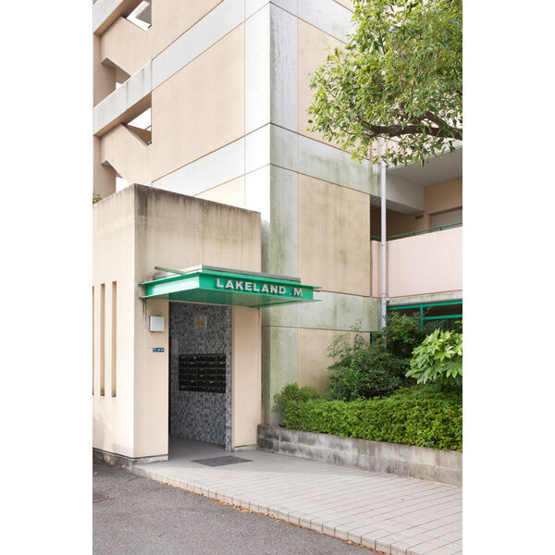 【エントランス】 | LAKELAND.M | 清潔なエントランスです