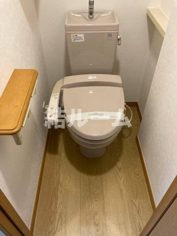 新宿区西落合２丁目の賃貸マンションのトイレ