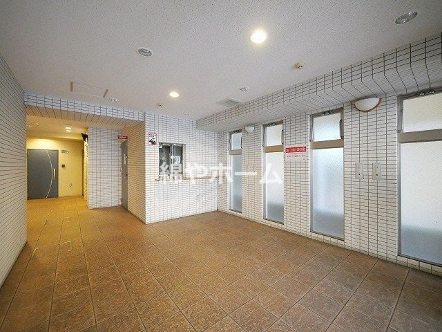 東小橋Ⅱ番館のロビー|落ち着いたロビーです