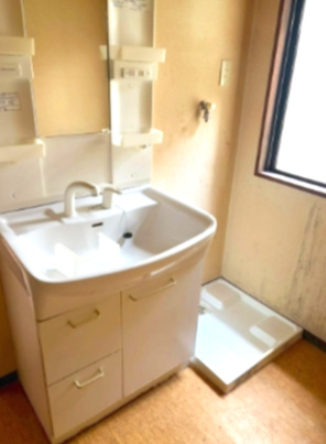 今清マンションの洗面所