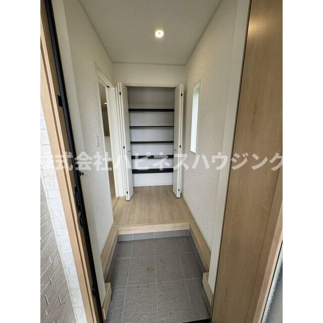 Ｓｕｍａｉ－ｔｏ柏市新逆井０３(スマイートカシワシシンサカサイゼロサン)の玄関