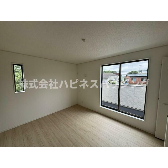 Ｓｕｍａｉ－ｔｏ柏市新逆井０３(スマイートカシワシシンサカサイゼロサン)の洋室