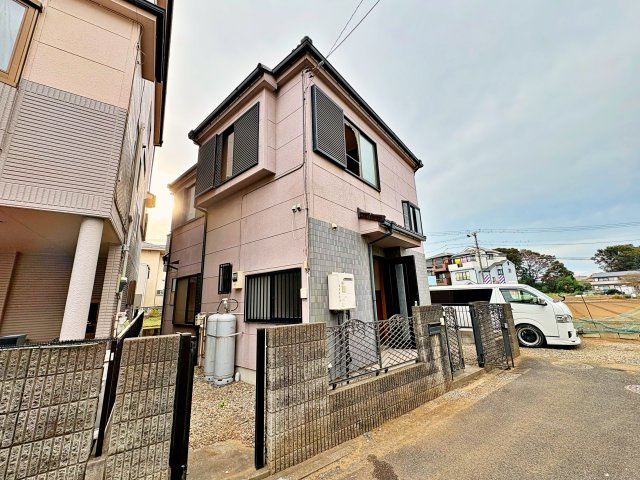 《仲介手数料半額》川越市砂新田6丁目　中古戸建の前面道路含む現地写真