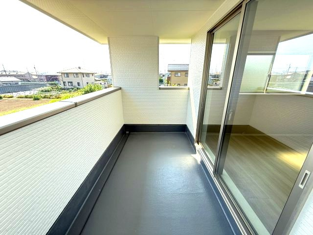 リガーレ前橋市国領町7期　1号棟のバルコニー|【イメージ写真】南面バルコニー付！