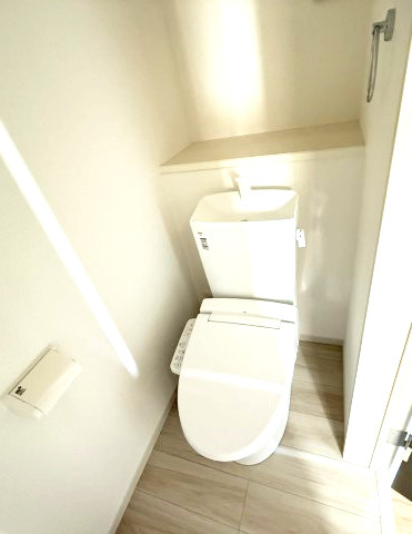 リガーレ前橋市国領町7期　1号棟のトイレ|【イメージ写真】1階トイレです。清潔感のある白を基調としています。
温水洗浄・便座暖房機能の付いた快適なトイレです☆