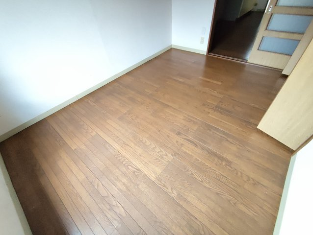 コーポシラキの洋室