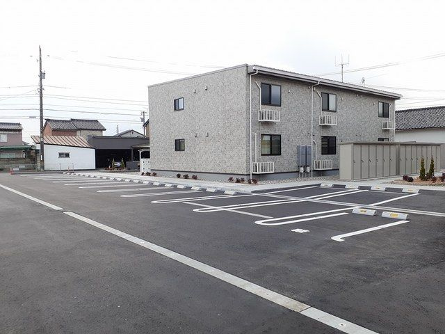 マハロ　ナイメンⅠの駐車場