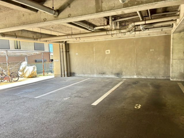 サニーパレス保城の駐車場