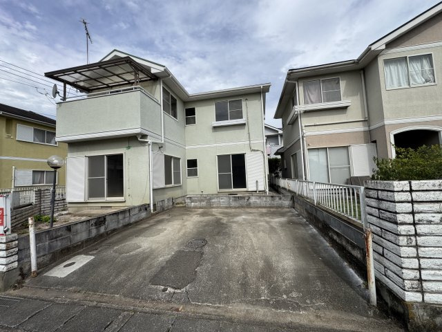 高崎市上豊岡町　中古住宅の駐車場|駐車は並列2台可能です！