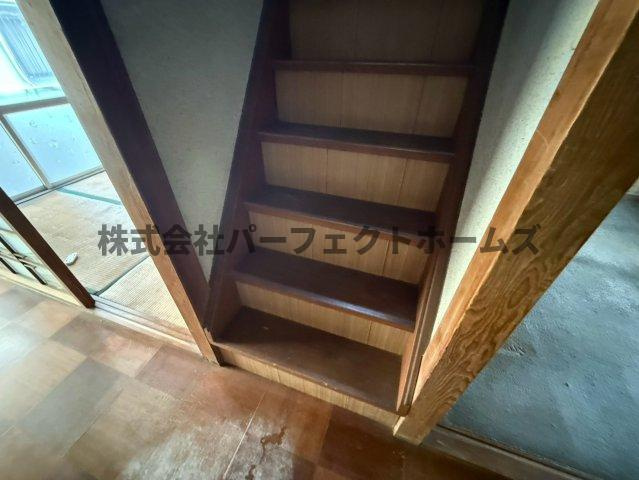 堀溝3丁目テラスハウス　賃貸の内装|明るい色調の室内です
