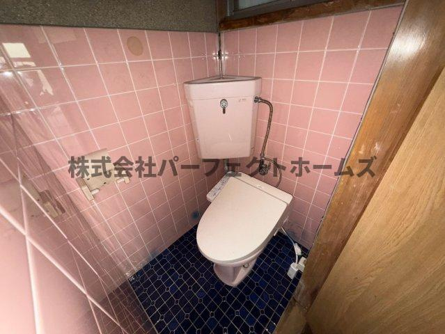 堀溝3丁目テラスハウス　賃貸のトイレ|落ち着いた色調のトイレです