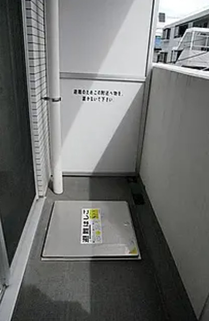 PREMIUMCUBE中野新橋のバルコニー