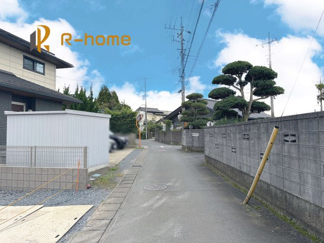 石岡市石岡4期　新築戸建て　1号棟の前面道路含む現地写真|周辺環境も併せて案内致します♪
閑静な住宅地で笑顔あふれる新生活！
ぜひ現地へお越しください♪