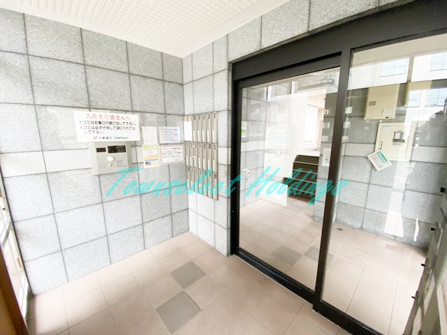 藤沢市善行１丁目の賃貸マンションのエントランス