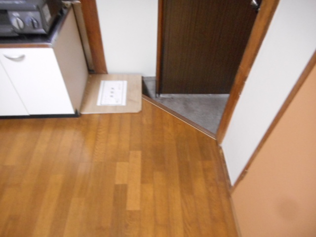 谷荘の玄関