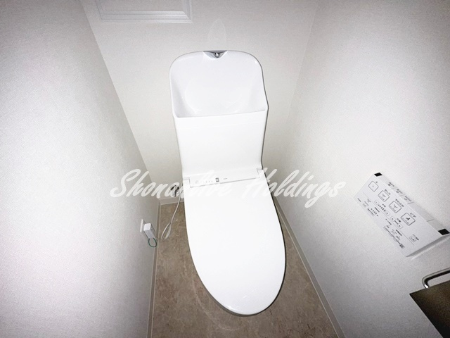 平塚市代官町の賃貸マンションのトイレ|清潔感のあるトイレです