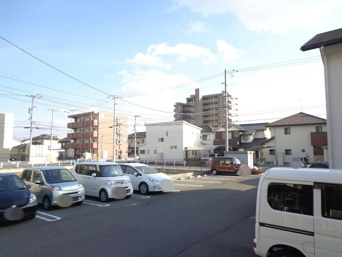 パラシオンの駐車場