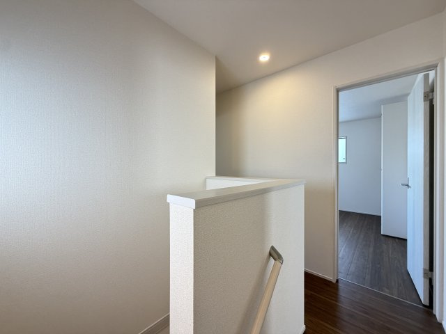 宜野湾市嘉数（全6棟） 3号棟の内装|3号棟　2階ホール♪