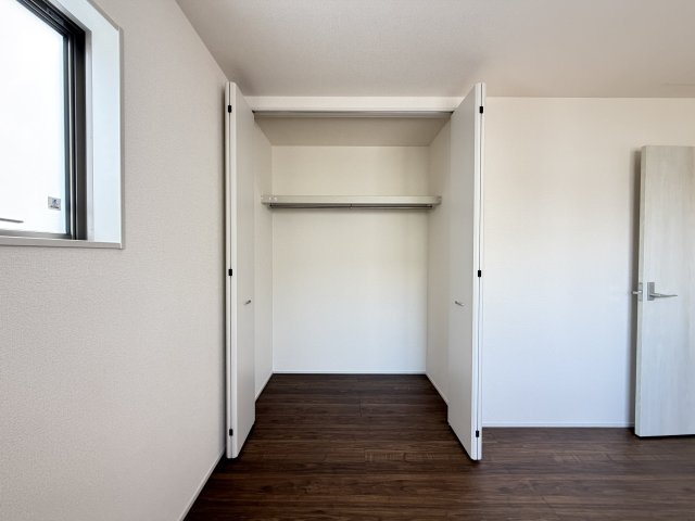 宜野湾市嘉数（全6棟） 3号棟の収納|3号棟 洋室6帖+収納付き♪
