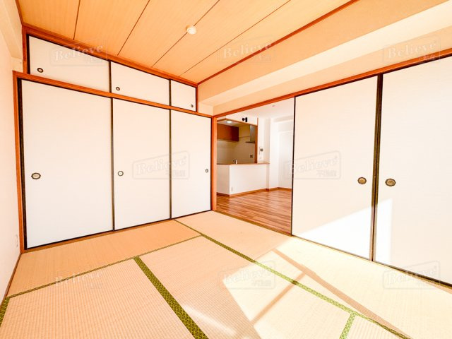 パークレーン六ツ門の和室|風通しも良い寝室です☆