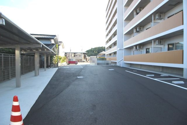 高知インターマンションの駐車場