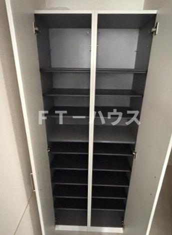 フォルス２７の玄関