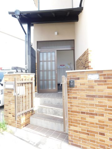 海部郡大治町大字花常字出口の中古一戸建の玄関|◇玄関ポーチ◇　　しっかりと門のある入り口♪