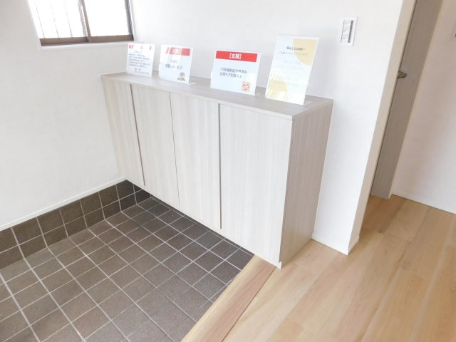 海部郡大治町大字花常字出口の中古一戸建の玄関|◇玄関収納◇　　家族の靴などを大容量収納できます！　