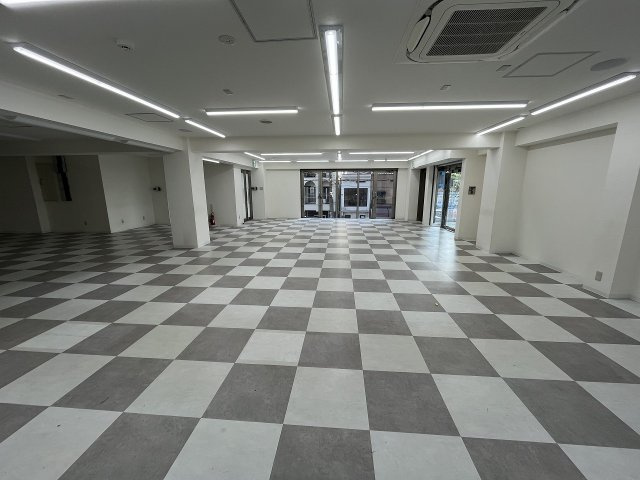 大阪市浪速区元町１丁目の店舗事務所の内装