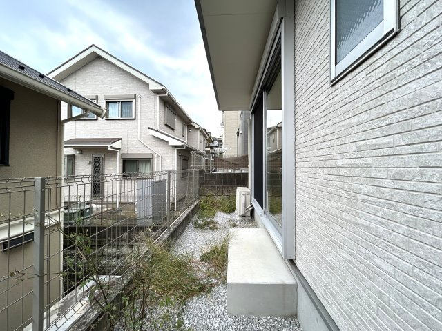 2014年築の築浅住宅！20帖の広々LDKで家族団らんのお時間を♪小・中学校は徒歩10分以内なので子育て環境◎な『リフォーム／南区永田北3丁目中古戸建』の庭|お庭も活用できます