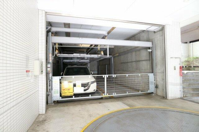 プラウドフラット神楽坂Ⅱの駐車場
