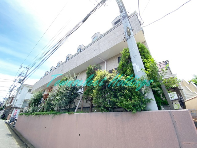 藤沢市亀井野のアパートの外観