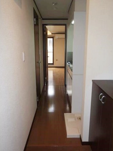 藤沢市亀井野のアパートの玄関