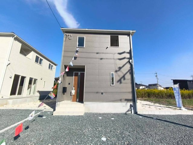 クレイドルガーデン　南区富合町大町第5　2号棟の外観|シックな色合いを基調としたシンプルさに際立つデザイン性の外観です