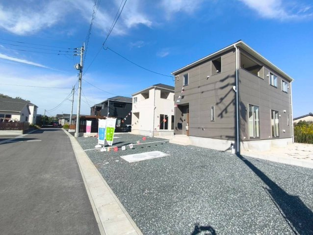 クレイドルガーデン　南区富合町大町第5　2号棟の外観|普通車が4台駐車できます