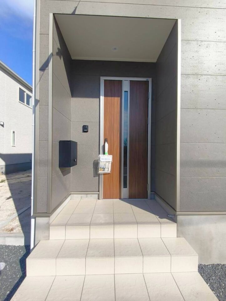 クレイドルガーデン　南区富合町大町第5　2号棟の玄関