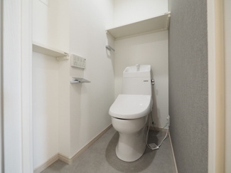 【トイレ】 | ウェルスクエア万代東 | 落ち着いた色調のトイレです