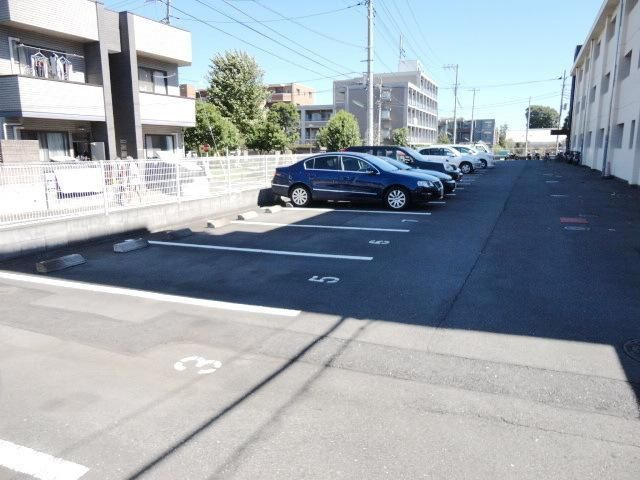 上祖師谷マンションの駐車場