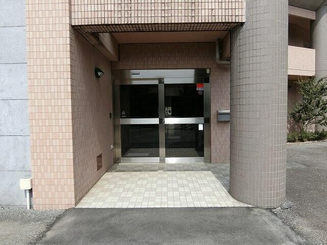 佐野川ビルのエントランス
