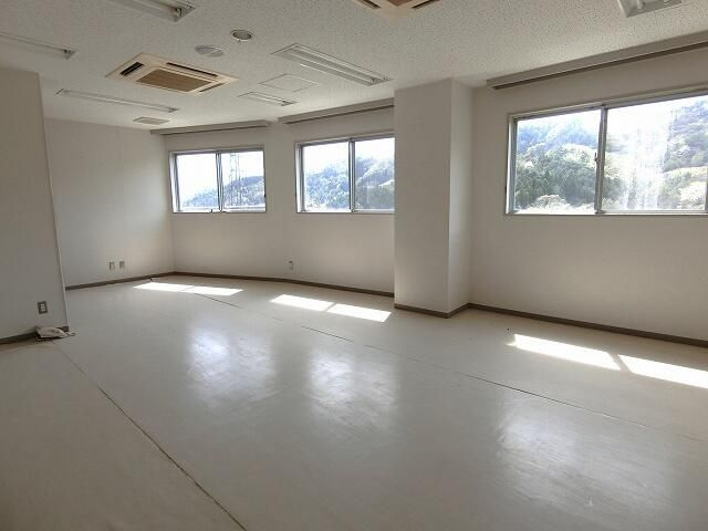 佐野川ビルの内装