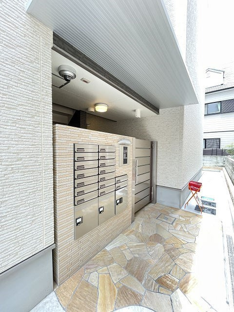 フジパレス冨田公園のエントランス
