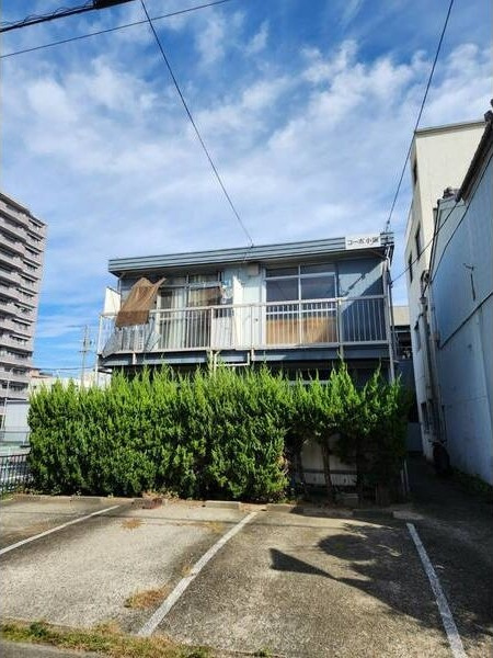 コーポ小阪の駐車場