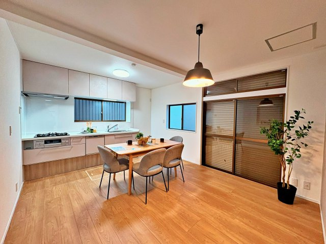 《仲介手数料半額》川越市野田町２丁目　中古戸建の居間・リビング|LDK10帖