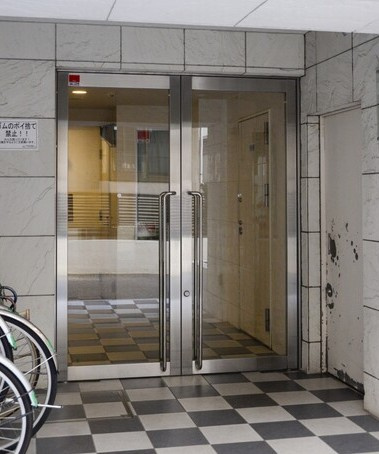 【エントランス】 | アデッソ新宿若松町