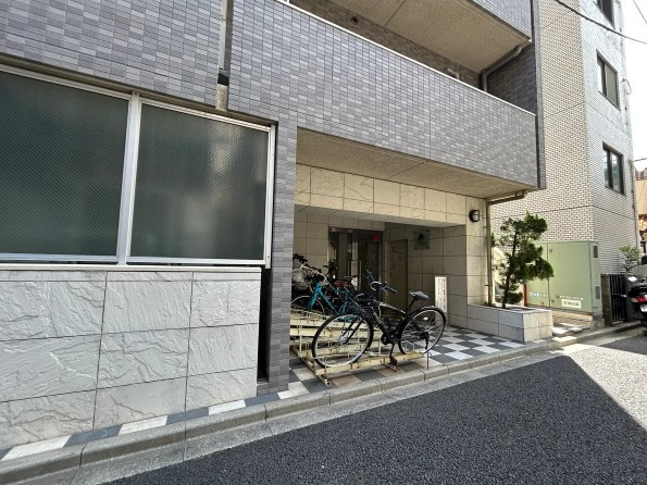 【駐輪場】 | アデッソ新宿若松町