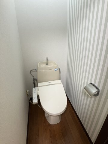 サンビレッジ美浜ⅠCのトイレ|別部屋同間取りのお写真となります。参考にご覧くださいませ。